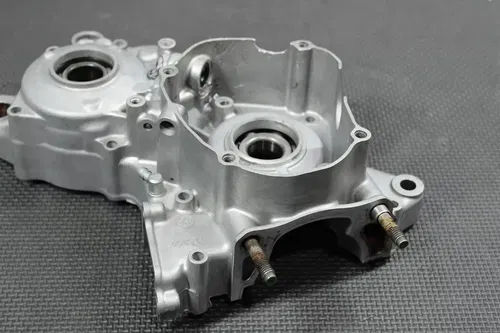 2005 YAMAHA YZ125 OEM LEFT ENGINE MOTOR CRANKCASE CRANK CASE HALF