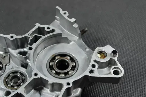 2005 YAMAHA YZ125 OEM LEFT ENGINE MOTOR CRANKCASE CRANK CASE HALF