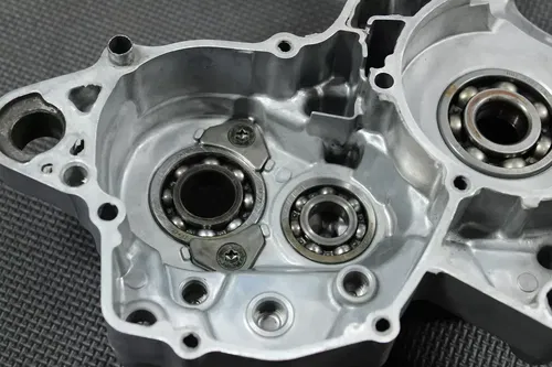 2005 YAMAHA YZ125 OEM LEFT ENGINE MOTOR CRANKCASE CRANK CASE HALF