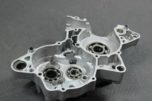 2005 YAMAHA YZ125 OEM LEFT ENGINE MOTOR CRANKCASE CRANK CASE HALF
