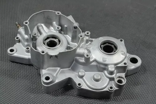 2005 YAMAHA YZ125 OEM LEFT ENGINE MOTOR CRANKCASE CRANK CASE HALF