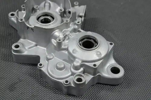 2005 YAMAHA YZ125 OEM LEFT ENGINE MOTOR CRANKCASE CRANK CASE HALF