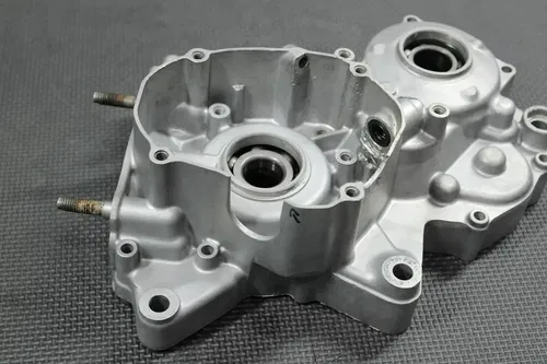 2005 YAMAHA YZ125 OEM LEFT ENGINE MOTOR CRANKCASE CRANK CASE HALF