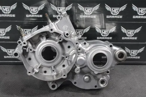 1997 YAMAHA YZ125 OEM LEFT ENGINE MOTOR CRANKCASE CRANK CASES BLOCK