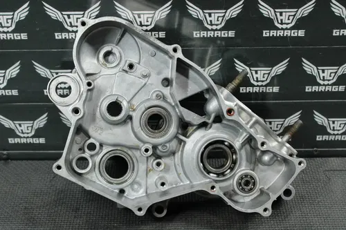 2006 HONDA CR85R CR85RB OEM RIGHT ENGINE MOTOR CRANKCASE CRANK BLOCK