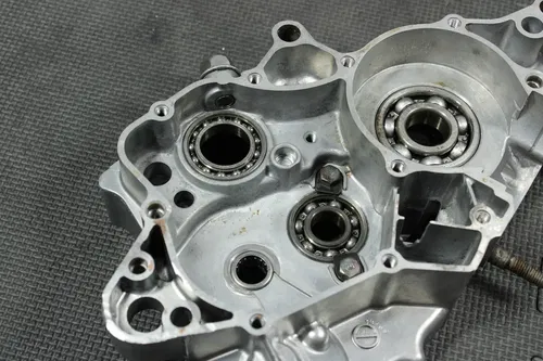 2006 HONDA CR85R CR85RB OEM RIGHT ENGINE MOTOR CRANKCASE CRANK BLOCK