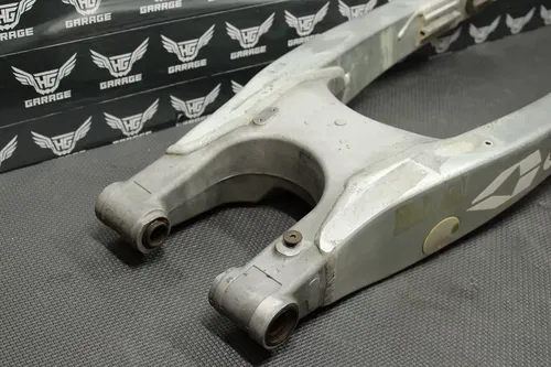 2007 YAMAHA YZ450F OEM SWINGARM SWING ARM SUSPENSION 2S2-22110-70-00