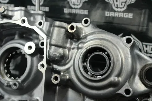 2005 HONDA CRF250R 04-06 OEM LEFT ENGINE MOTOR CRANKCASE CRANK CASES BLOCK