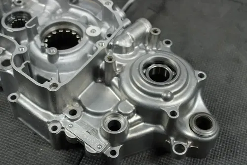 2005 HONDA CRF250R 04-06 OEM LEFT ENGINE MOTOR CRANKCASE CRANK CASES BLOCK
