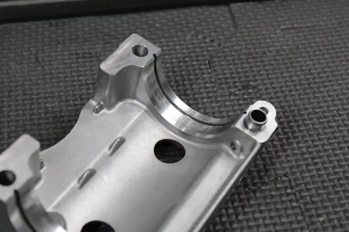 2015 HONDA CRF450R OEM ENGINE CAM SHAFT HOLDER CAP 12010-MEN-A90