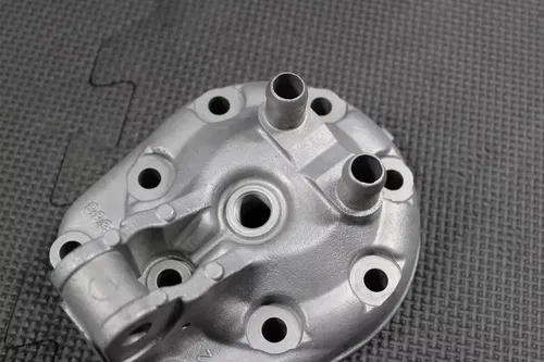 1992 KAWASAKI KX250 OEM ENGINE MOTOR CYLINDER HEAD COVER DOME CHAMBER 11001-1368
