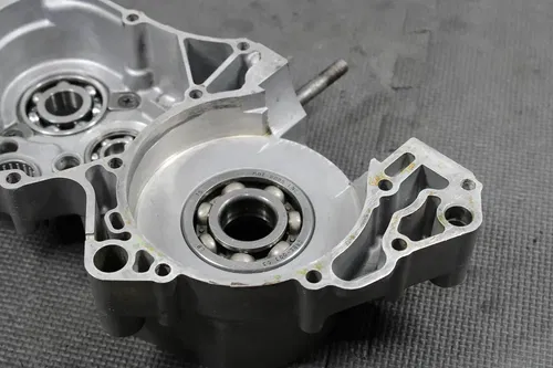 2002 SUZUKI RM250 K2 OEM LEFT ENGINE MOTOR CRANKCASE CRANK CASE