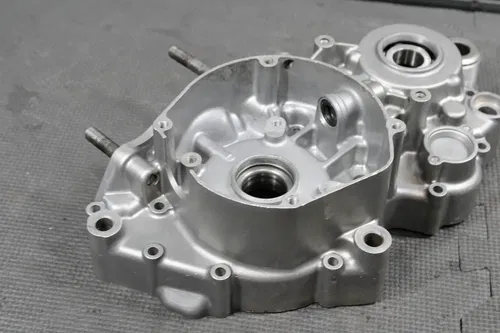 2002 SUZUKI RM250 K2 OEM LEFT ENGINE MOTOR CRANKCASE CRANK CASE