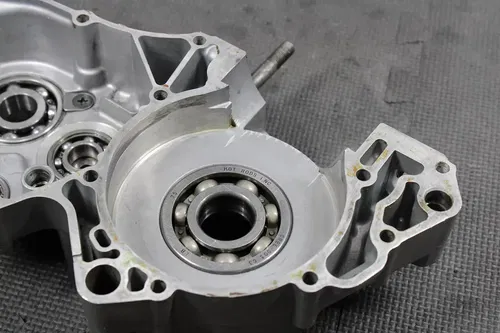 2002 SUZUKI RM250 K2 OEM LEFT ENGINE MOTOR CRANKCASE CRANK CASE