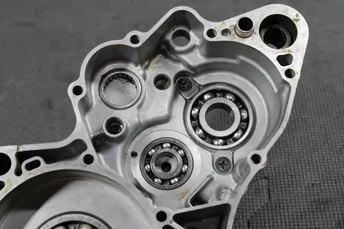 2002 SUZUKI RM250 K2 OEM LEFT ENGINE MOTOR CRANKCASE CRANK CASE