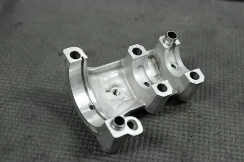 2005 YAMAHA YZ450F OEM ENGINE CAMSHAFT CAM CAP HOLDER 5XD-11102-00-00