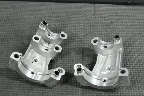 2005 YAMAHA YZ450F OEM ENGINE CAMSHAFT CAM CAP HOLDER 5XD-11102-00-00