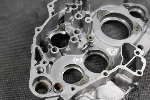 2002 YAMAHA WR426F YZ426F OEM RIGHT ENGINE MOTOR CRANKCASE CRANK CASES BLOCK