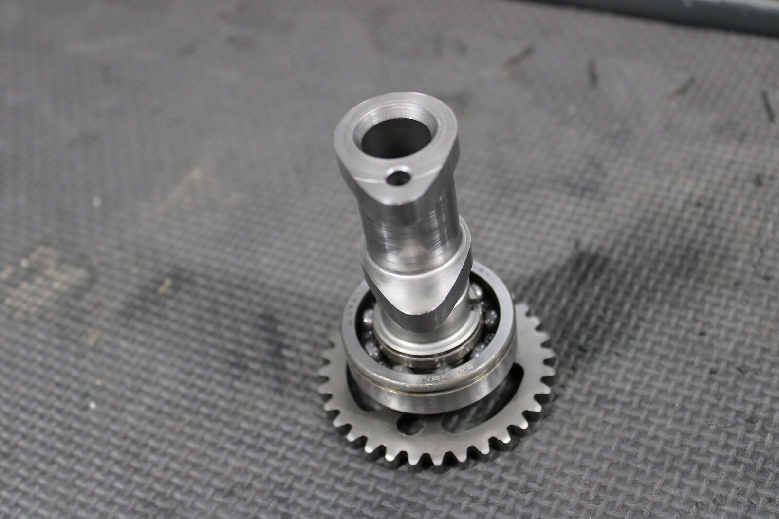 '03 [X2401-02] CAMSHAFT-COMP,INTAKE Used Kawasaki (49118-3701) OEM STX-12F 水上オートバイ用