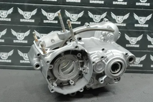 2004 KAWASAKI 97-05 KDX220R OEM LEFT RIGHT ENGINE MOTOR CRANKCASE CRANK NICE!