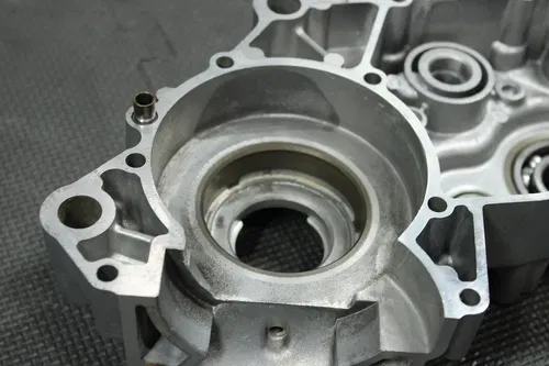 2004 KAWASAKI 97-05 KDX220R OEM LEFT RIGHT ENGINE MOTOR CRANKCASE CRANK NICE!