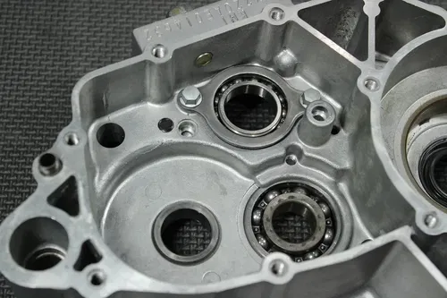 2004 KAWASAKI 97-05 KDX220R OEM LEFT RIGHT ENGINE MOTOR CRANKCASE CRANK NICE!