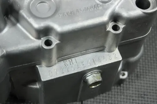 2004 KAWASAKI 97-05 KDX220R OEM LEFT RIGHT ENGINE MOTOR CRANKCASE CRANK NICE!