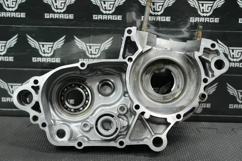 2004 KAWASAKI 97-05 KDX220R OEM LEFT RIGHT ENGINE MOTOR CRANKCASE CRANK NICE!