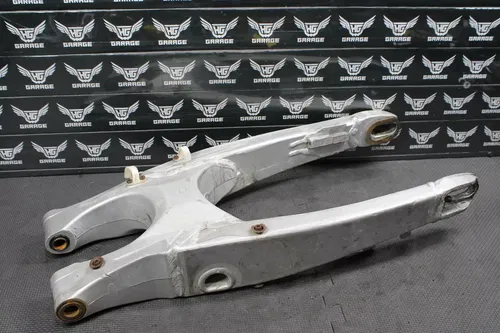 2001 YAMAHA YZ250 2T OEM SWINGARM SWING ARM SUSPENSION 5UN-22110-00-00
