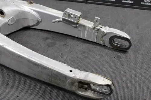 2001 YAMAHA YZ250 2T OEM SWINGARM SWING ARM SUSPENSION 5UN-22110-00-00