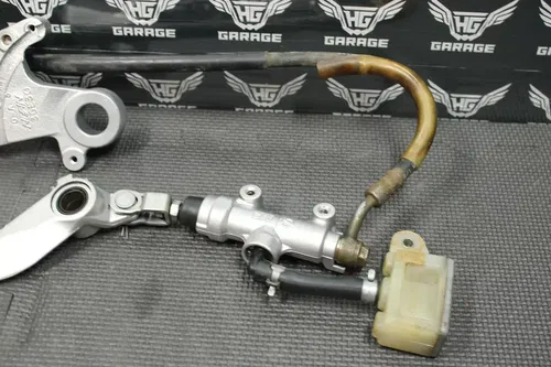1999 SUZUKI RM250 OEM REAR BACK BRAKE CALIPER MASTER CYLINDER LEVER NEEDS WORK!