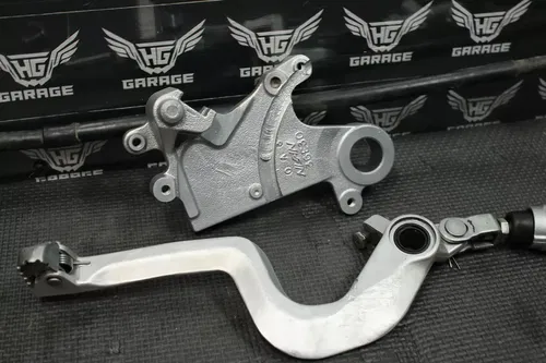 1999 SUZUKI RM250 OEM REAR BACK BRAKE CALIPER MASTER CYLINDER LEVER NEEDS WORK!