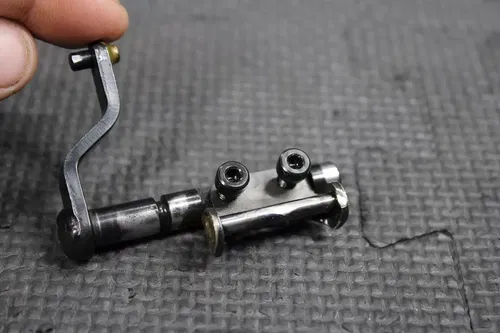 2003 KAWASAKI KX250 OEM ENGINE POWERVALVE EXHUAST VALVE LINKAGE GOVERNER