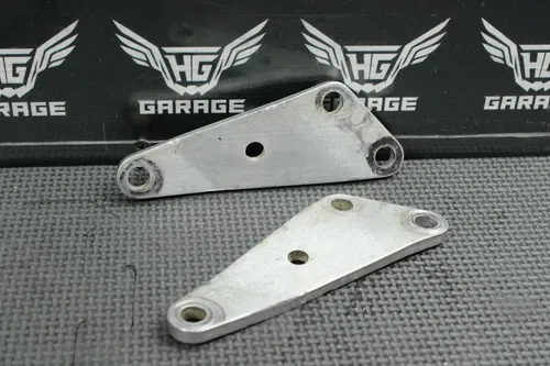 2002 02-07 HONDA CR125R OEM CYLINDER HEAD MOUNT ENGINE MOTOR MOUNT STAY BRACKETS