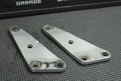 2002 02-07 HONDA CR125R OEM CYLINDER HEAD MOUNT ENGINE MOTOR MOUNT STAY BRACKETS