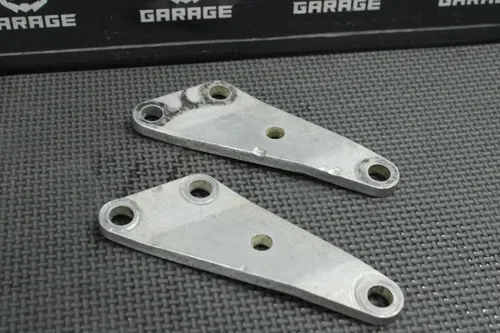 2002 02-07 HONDA CR125R OEM CYLINDER HEAD MOUNT ENGINE MOTOR MOUNT STAY BRACKETS