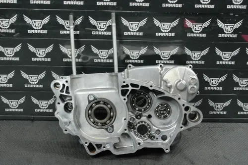 2004 HONDA CRF450R OEM RIGHT ENGINE MOTOR CRANKCASE CRANK CASES BLOCK NICE!