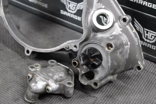 1997 SUZUKI RM125 MODEL V ENGINE MOTOR INNER CLUTCH COVER WATERPUMP11340-43811