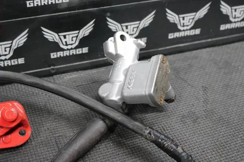 1997 SUZUKI RM250 OEM NISSIN FRONT BRAKE CALIPER MASTER CYLINDER 59300-36E00
