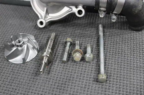 2006 HONDA CRF450R OEM ENGINE WATER PUMP W HOUSING 19221-MEN-850 19241-MEB-670