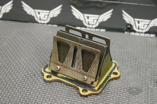 2001 97-01 YAMAHA YZ250 OEM INTAKE REED BLOCK ASSEMBLY 4XL-13610-00-00