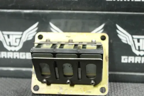 1989 YAMAHA YZ125 OEM INTAKE REED BLOCK ASSEMBLY 2VN-13610-00-00