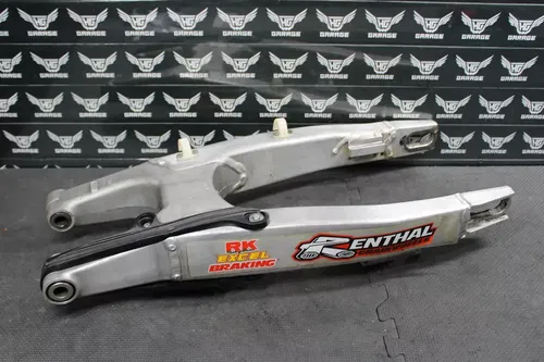2011 KAWASAKI KX250F 09-11 KX450F OEM SWINGARM SWING ARM SUSPENSION 33001-0