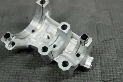 2005 YAMAHA YZ450F OEM ENGINE INTAKE CAMSHAFT CAP HOLDER 5XD-11102-00-00