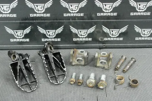 2002 HONDA CR125R OEM FOOT PEGS PEDALS FRAME STAND FOOTPEG PEDAL