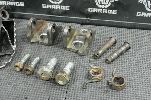 2002 HONDA CR125R OEM FOOT PEGS PEDALS FRAME STAND FOOTPEG PEDAL