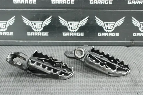 2002 HONDA CR125R OEM FOOT PEGS PEDALS FRAME STAND FOOTPEG PEDAL