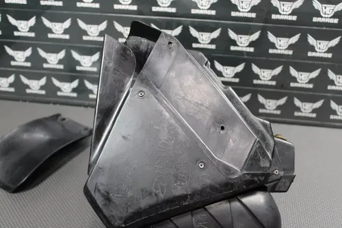 2002 SUZUKI RM250 K2 OEM AIRBOX INTAKE AIR CLEANER CASE 13700-37F10
