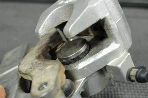 1995 YAMAHA 93-01 YZ80 OEM REAR BACK BRAKE CALIPER 4ES-2580W-00-00