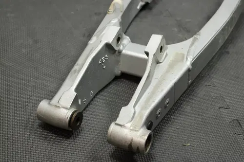 2000 YAMAHA 93-01 YZ80 2002 YZ85 OEM SWINGARM SWING ARM SUSPENSION 4ES-22110-01-
